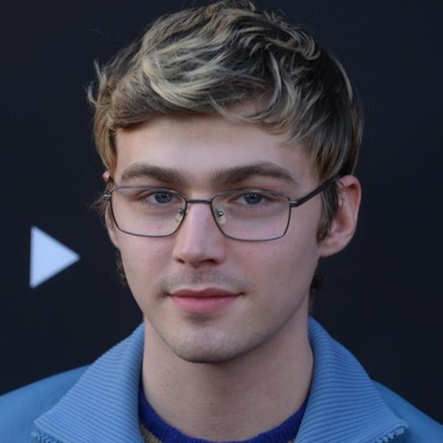 Next photo of Miles Heizer