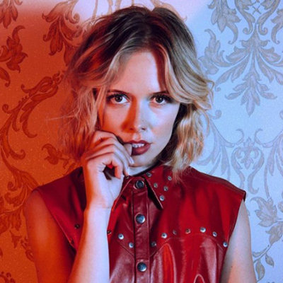 Amelia Eve