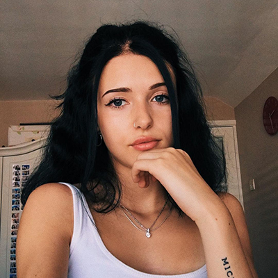 Holly Laing