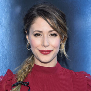 Amanda Crew